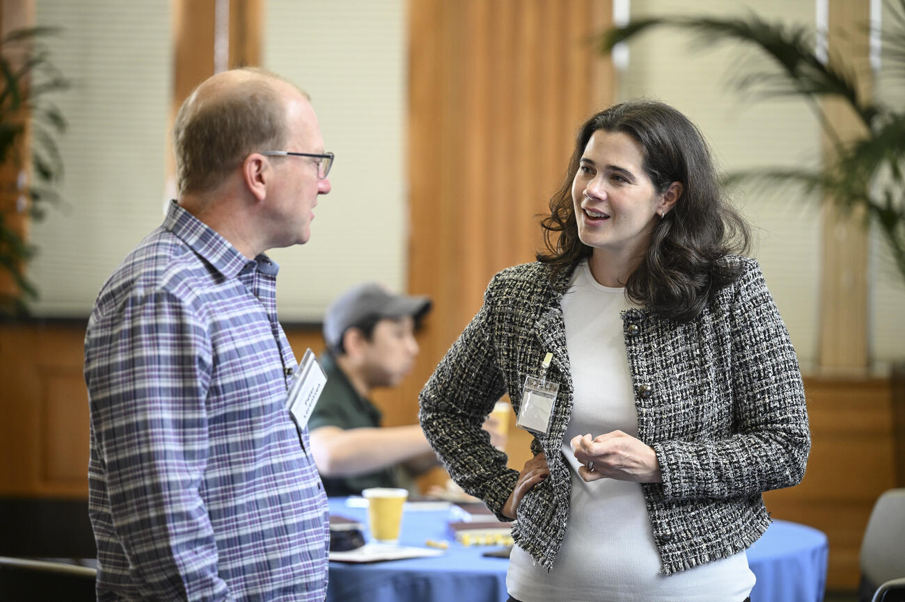Peter Lorentzen speaks with another audience member.