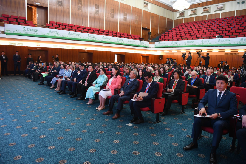 Sustainability Dialogue crowd