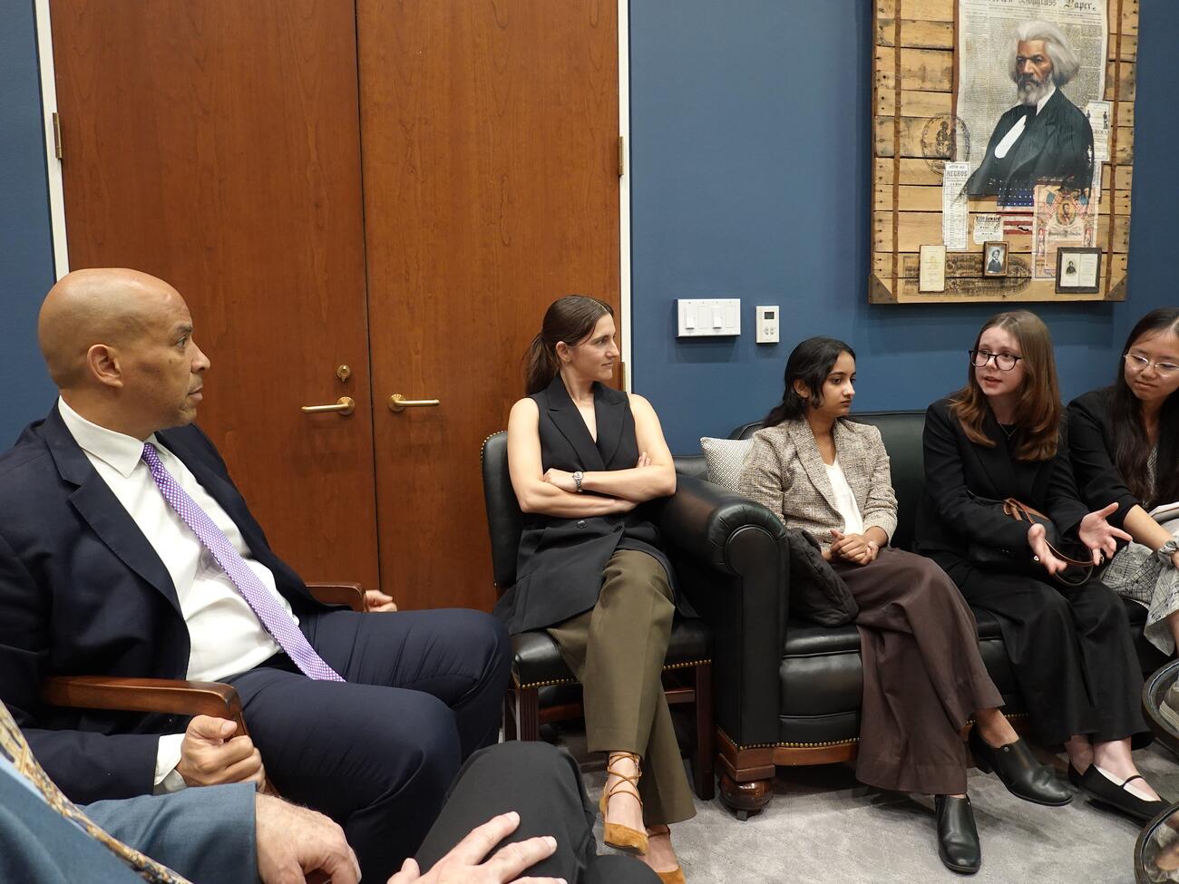 Danielle Gonzalez-Gaubeka asks Senator Booker a question during the visit. 