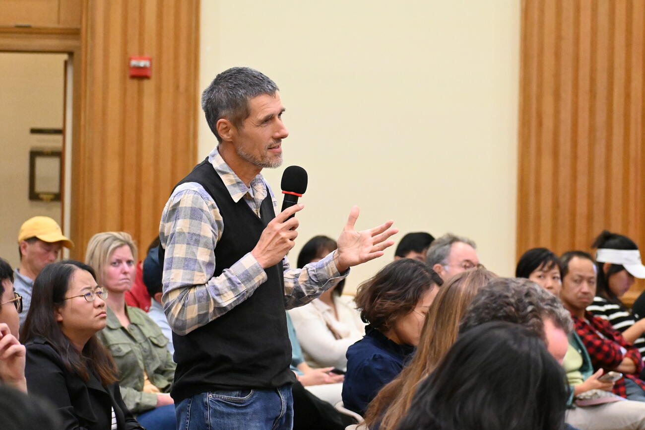 Carsten Holz asks a question from the audience of an event.