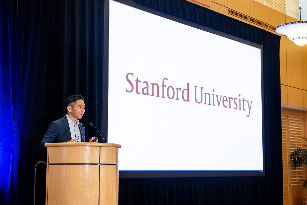 Kiyoteru Tsutsui delivers remarks at a lectern.