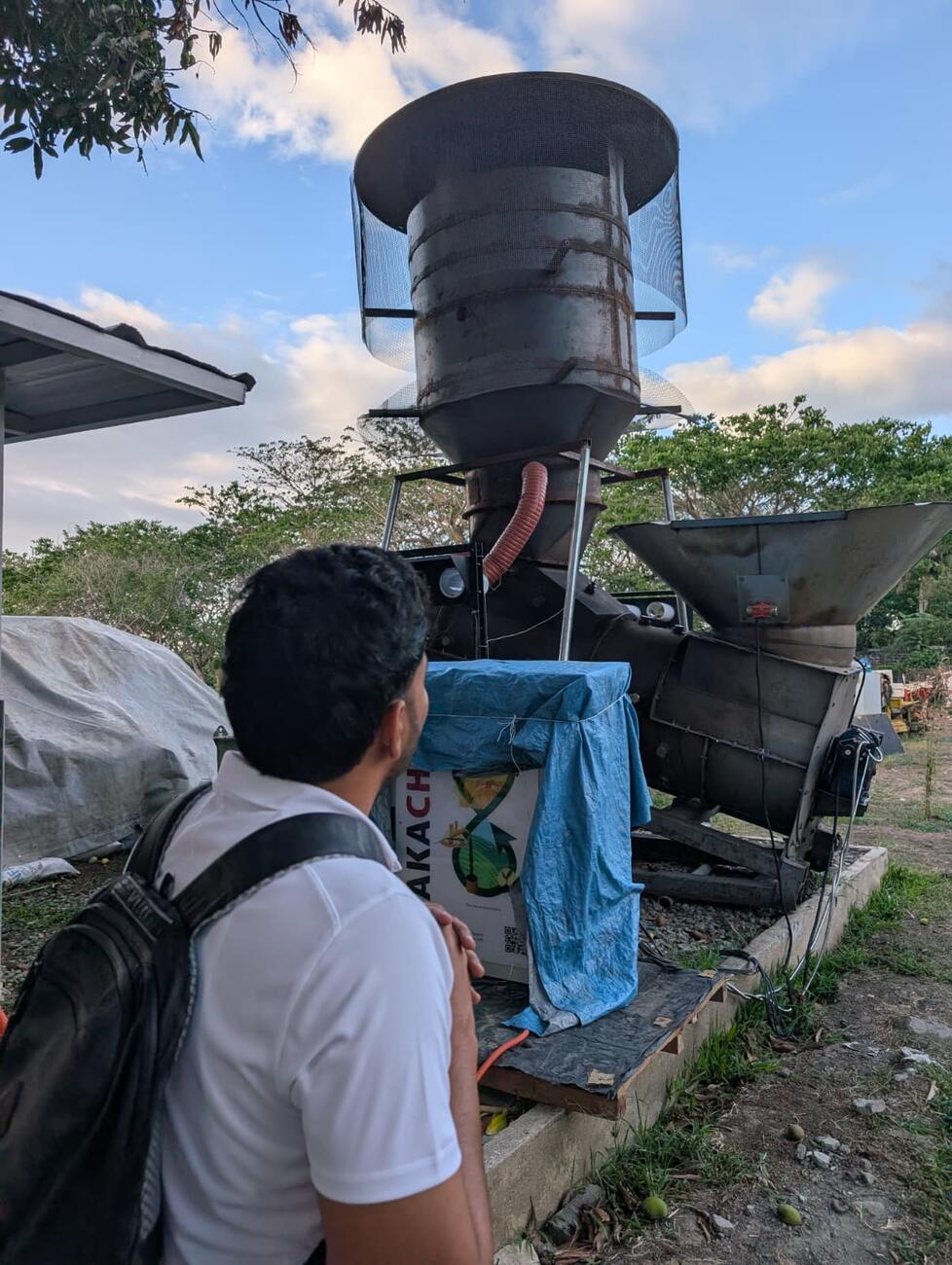 MIP students examine a carbon capture project while conducting fieldwork in the Philippines.