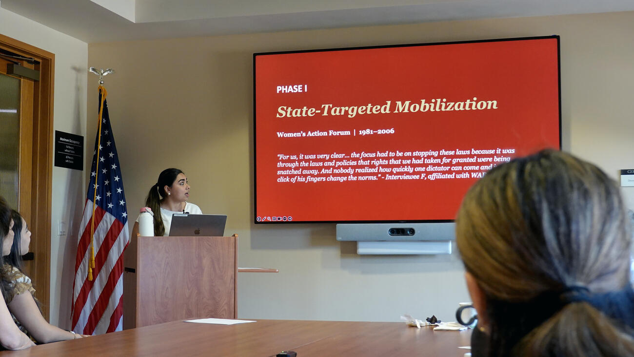 Zoya Fasihuddin presents her honors thesis