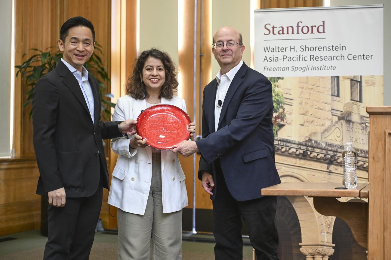 Kiyoteru Tsutsui and James Hamilton present the 2026 Shorenstein Journalism Award to Shibani Mahtani.