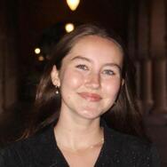 Emma Barrosa Headshot