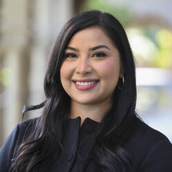 Adileni Farias-Moreno 