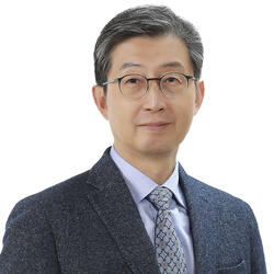 Headshot of visiting scholar Professor Ki-Soon Park
