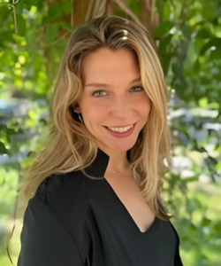 Headshot of Claire Cousineau.