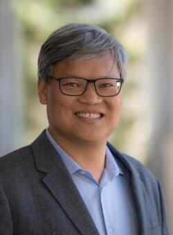 Victor Shih headshot.