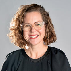 Portrait of Anna Fifield.