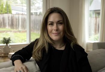 Headshot Photo of Victoria Kelly