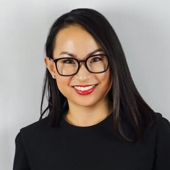 Headshot Photo of Kimberly Hoang