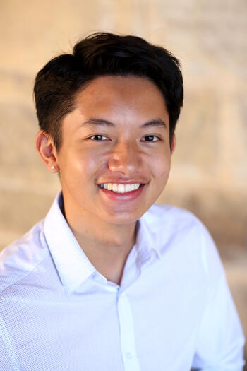 Headshot photograph of Swan Ye Hut