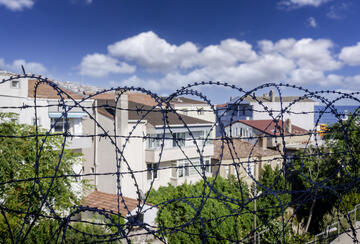 Barbed wire and community 