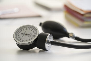 A photo of a blood pressure gauge 