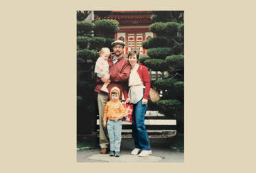a family photo at the Japanese Tea Garden in Golden Gate Park