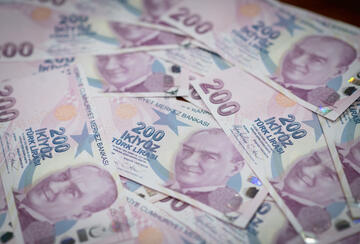 Spread of Turkish Lira bills