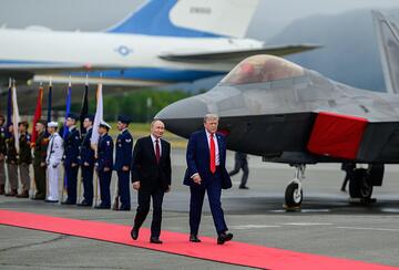 trump and putin walking