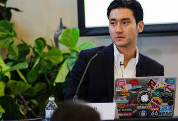 Siwon Choi speaks at panel as part of Future Visions conference.