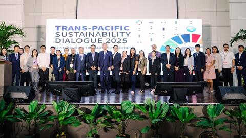 Participants gather for a group photo at the 2025 Trans-Pacific Sustainability Dialogue. 