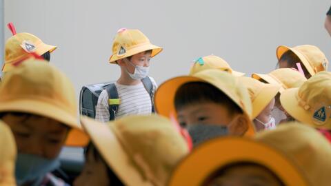 elementary kids in yellow hats