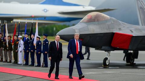 trump and putin walking
