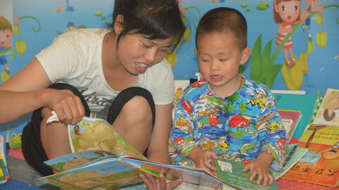 reap mom and kid reading