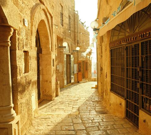 A narrow alley between two buildings