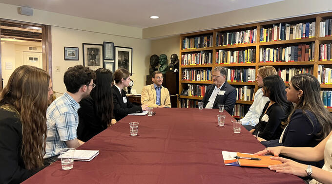 Larry Diamond (R) moderated a discussion with New York Times chief White House correspondent Peter Baker (L) during Honors College.
