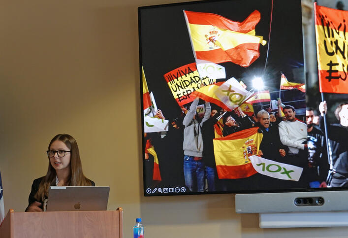 Dani González-Gaubeka presents her honors thesis