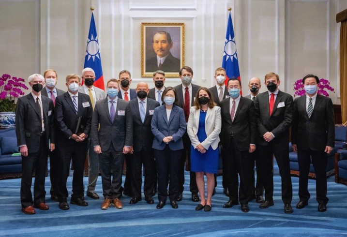 Michael McFaul, Larry Diamond, and Oriana Skylar Mastro with colleagues from the Hoover Institution meet with President of Taiwan Tsai Ing-wen