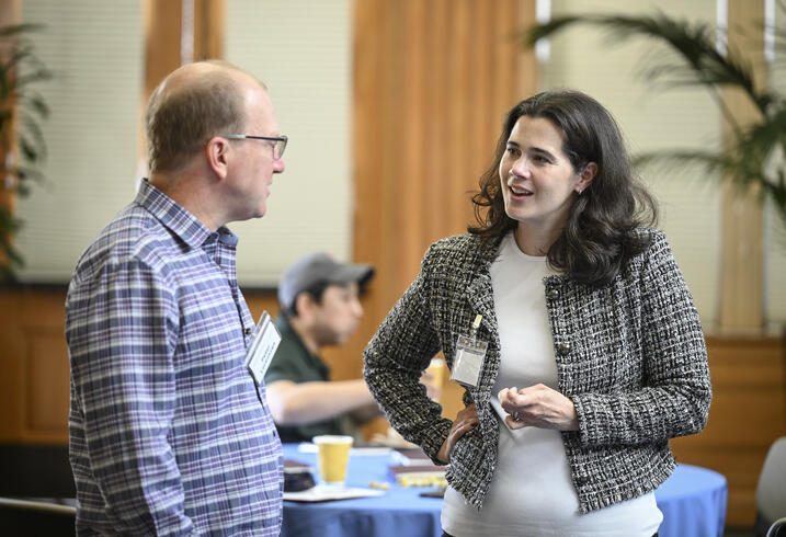 Peter Lorentzen speaks with another audience member.