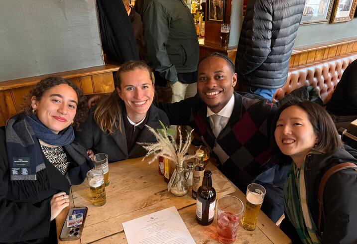 MIP students Ella Smith, Malou van Draanen Glismann, Ran Guo Shin, Haeng Lee, and Tyler Smith enjoy a bite to eat in Oxford, UK.