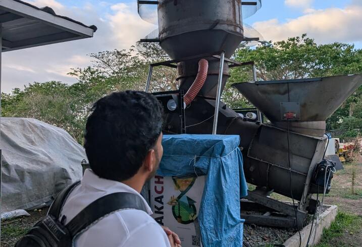 MIP students examine a carbon capture project while conducting fieldwork in the Philippines.