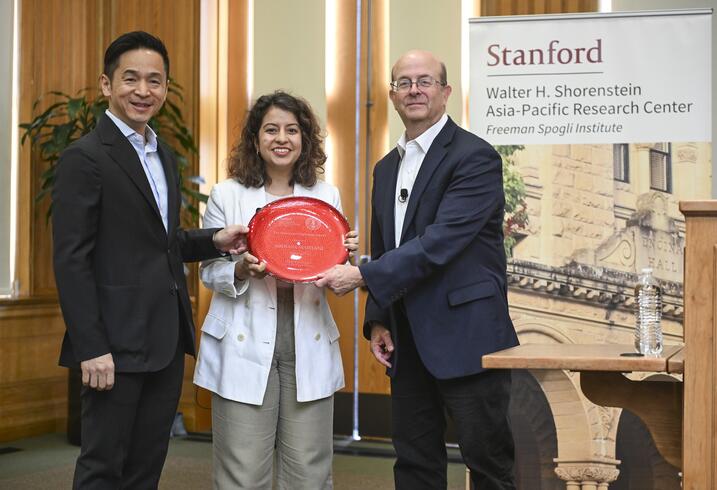 Kiyoteru Tsutsui and James Hamilton present the 2026 Shorenstein Journalism Award to Shibani Mahtani.