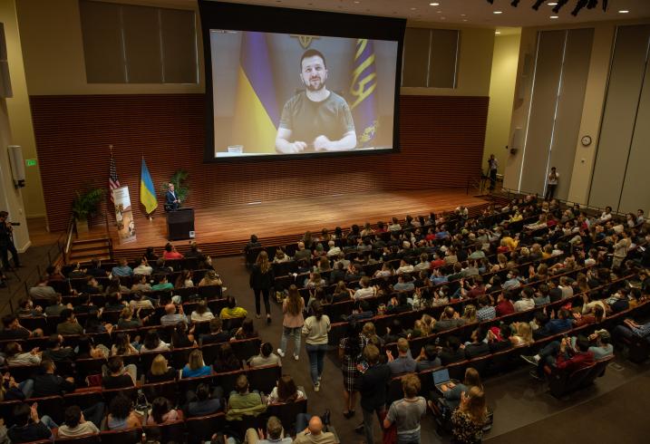 Students line up in CEMEX Auditorium to ask President Volodymyr questions.