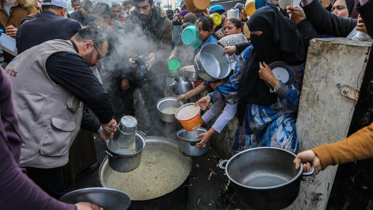 Families are desperate for food aid in Gaza