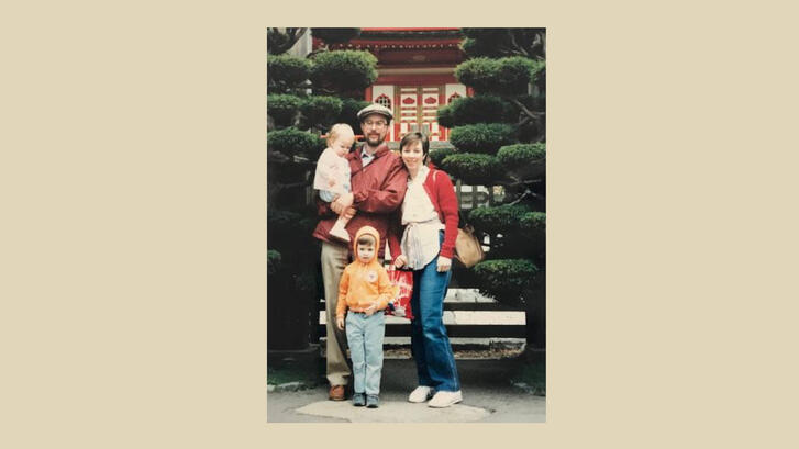 a family photo at the Japanese Tea Garden in Golden Gate Park