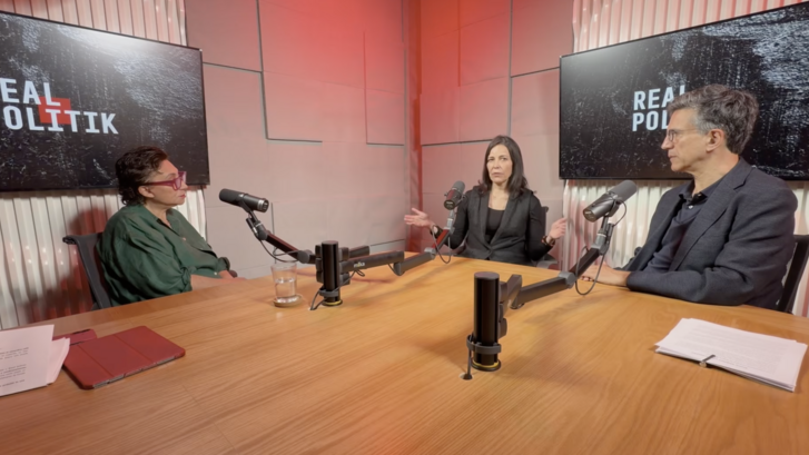 Dr. Beatriz Magaloni (center) in conversation with Realpolitik México hosts Blanca Heredia and Carlos Elizondo Mayer-Serra.