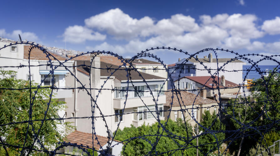 Barbed wire and community 