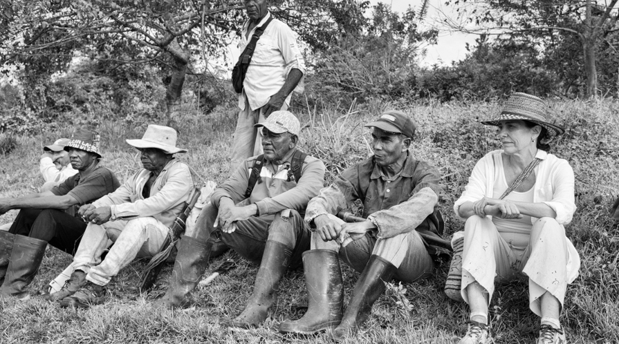 Dr. Beatriz Magaloni (right) meets with members of the Afro-Descendant Farmers’ Association of María la Baja (ASOCAAFRO) in Colombia’s Caribbean region.