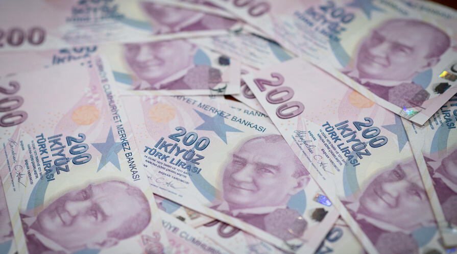 Spread of Turkish Lira bills