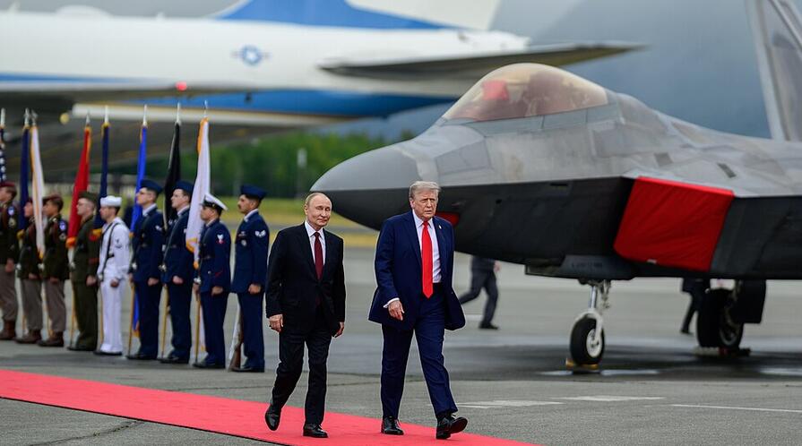 trump and putin walking