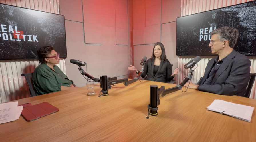 Dr. Beatriz Magaloni (center) in conversation with Realpolitik México hosts Blanca Heredia and Carlos Elizondo Mayer-Serra.