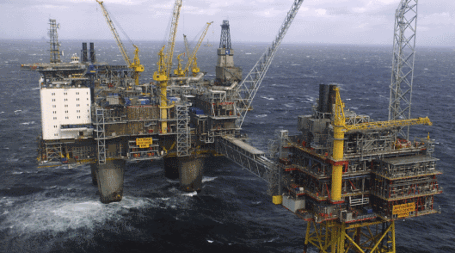 wp92 Osenberg oil platform in Norwegian sea scenery